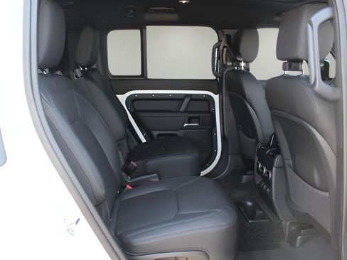 New 2025 Land Rover Defender 130 X-Dynamic SE AWD/4WD image 18