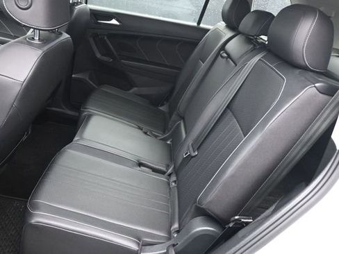 Used 2023 Volkswagen Tiguan SE FWD image 17