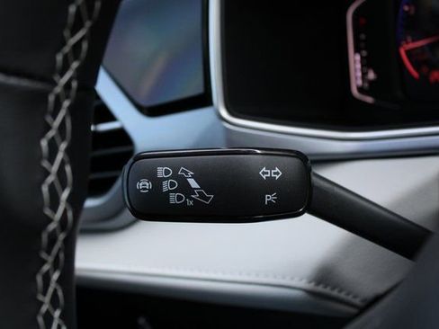 New 2025 Volkswagen Taos SEL image 9