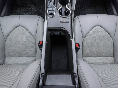 Used 2024 Toyota Camry XLE FWD image 31