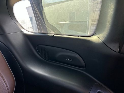 Used 2017 Chrysler Pacifica Limited w/ Advanced Safetytec Group image 36