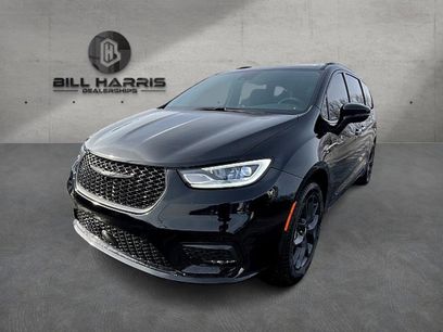 Used 2024 Chrysler Pacifica Limited w/ S Appearance Package