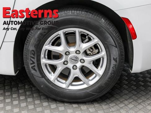 Used 2023 Chrysler Voyager LX image 8