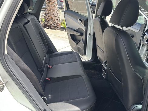 Used 2023 Volkswagen Taos SE image 13