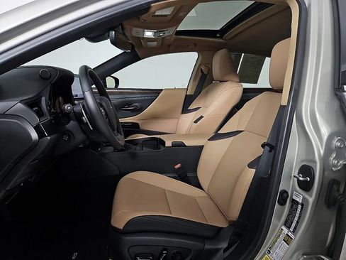Used 2025 Lexus ES 300h w/ Premium Package image 15