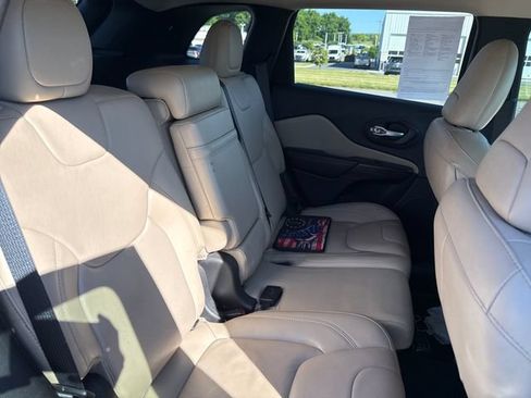 Used 2016 Jeep Cherokee Limited AWD/4WD image 12