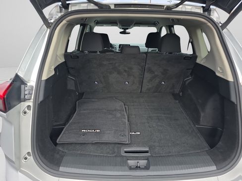 Used 2024 Nissan Rogue SV image 10