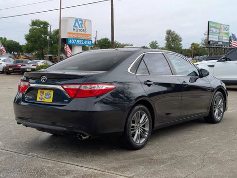 Used 2015 Toyota Camry SE image 3