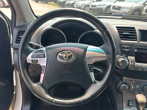 Used 2012 Toyota Highlander SE w/ Tow Pkg FWD image 14