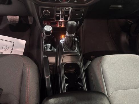 Used 2024 Jeep Wrangler Unlimited Rubicon w/ Convenience Group image 19