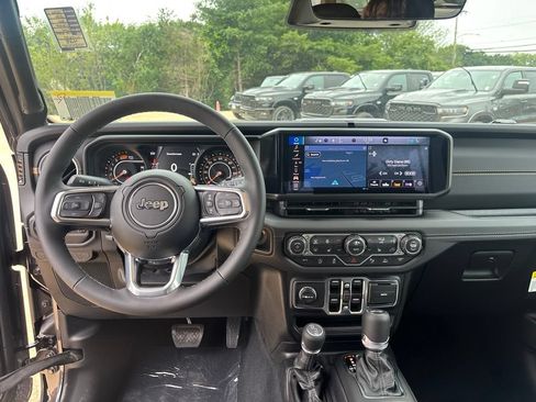 New 2026 Jeep Wrangler Unlimited Sahara AWD/4WD image 20