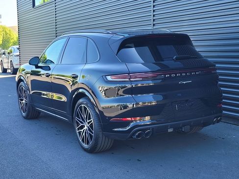 New 2026 Porsche Cayenne AWD/4WD image 3