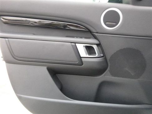 Used 2024 Land Rover Discovery S image 19