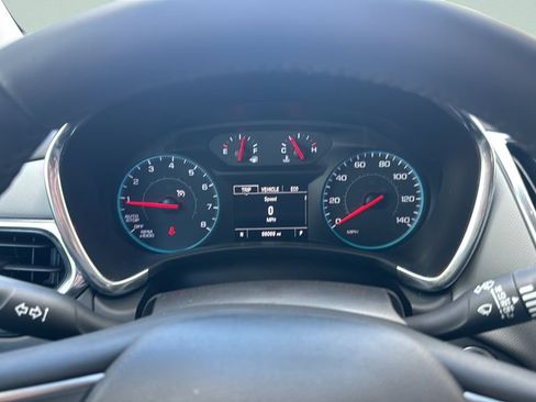 Used 2018 Chevrolet Equinox LT FWD image 30