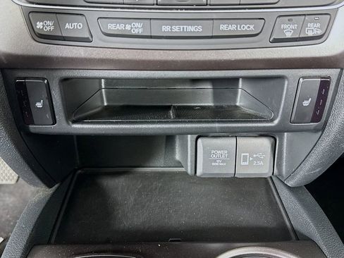 Used 2022 Honda Pilot Sport image 16