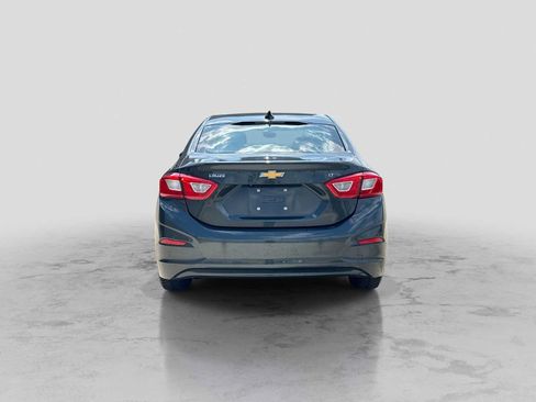 Used 2018 Chevrolet Cruze LT w/ Convenience Package FWD image 5