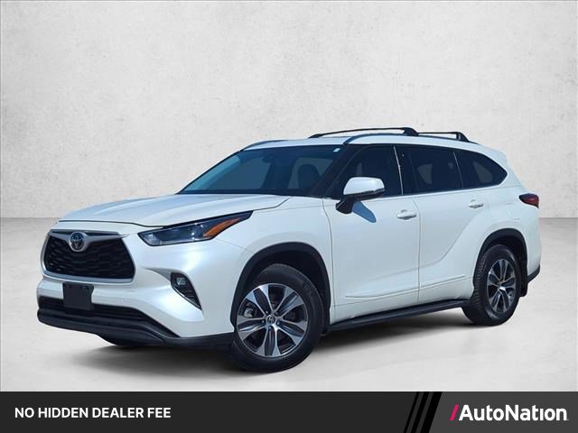 Used 2021 Toyota Highlander XLE FWD image 1