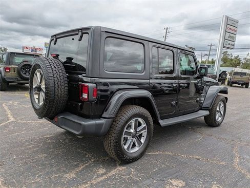 Used 2019 Jeep Wrangler Unlimited Sahara image 4