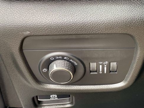 Certified 2025 Jeep Grand Cherokee Laredo X AWD/4WD image 21