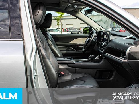 Used 2024 Toyota Grand Highlander AWD image 22