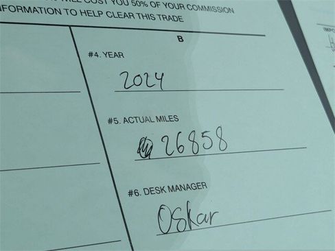 Used 2024 Honda Pilot Touring image 10