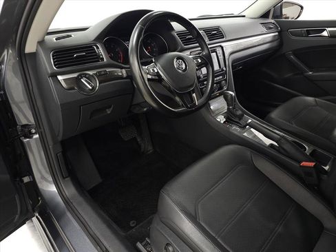 Used 2017 Volkswagen Passat 1.8T SE image 16