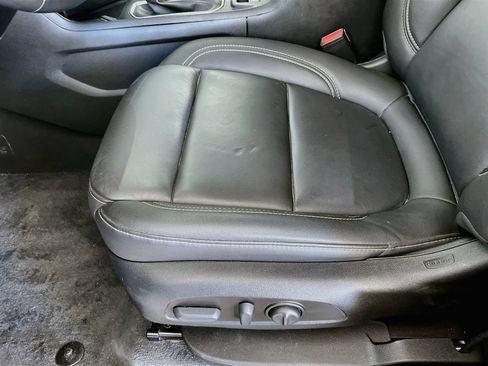 Used 2023 Chevrolet Traverse LT FWD image 19
