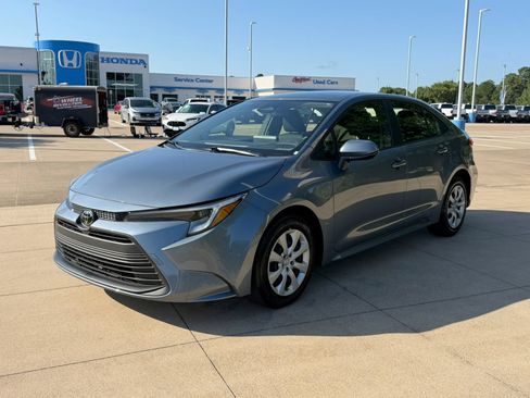 Used 2026 Toyota Corolla LE FWD image 3