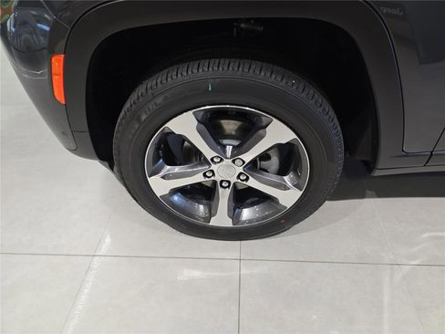 New 2026 Jeep Grand Cherokee Limited image 10