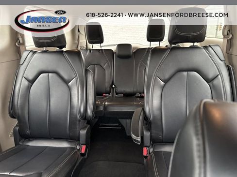 Used 2021 Chrysler Voyager Lxi image 12