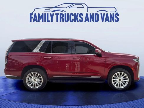 Used 2022 Cadillac Escalade Luxury w/ LPO, Illumination Package AWD/4WD image 8