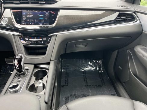 Certified 2025 Cadillac XT6 Sport w/ LPO, Floor Liner Package AWD/4WD image 14