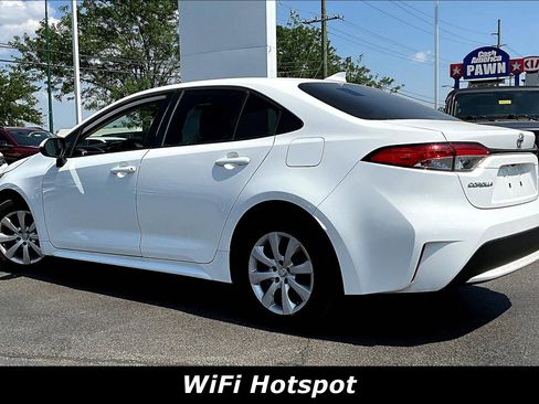 Used 2020 Toyota Corolla LE FWD image 3
