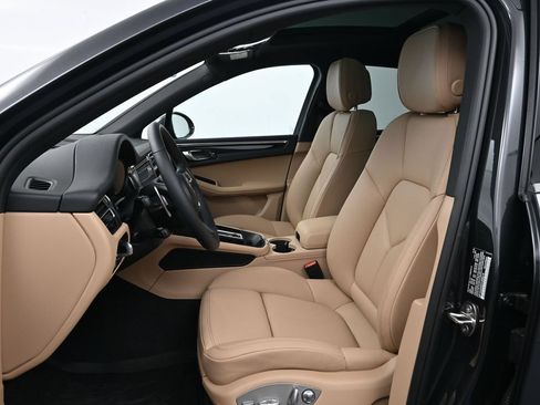 Used 2026 Porsche Macan AWD/4WD image 5