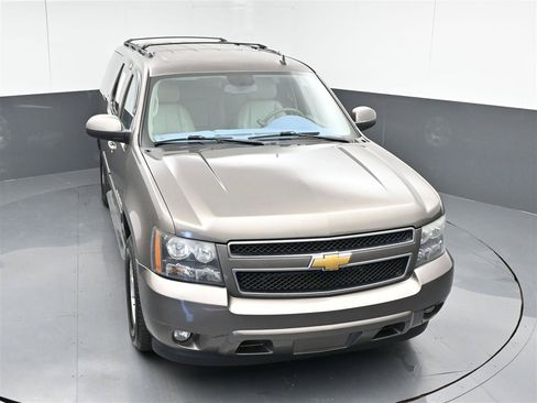 Used 2013 Chevrolet Suburban LT RWD image 22
