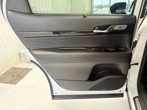 Used 2024 Hyundai Palisade Calligraphy image 12