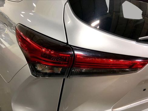 Certified 2021 Toyota Highlander XLE AWD/4WD image 29