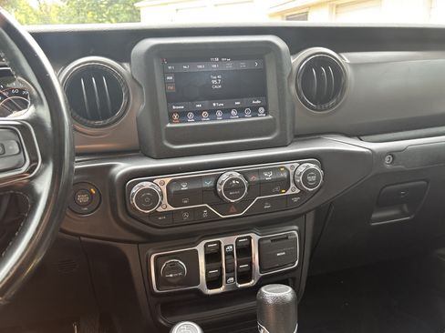 Used 2022 Jeep Gladiator Sport AWD/4WD image 18