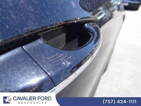 Used 2022 Ford Edge Titanium w/ Class II Trailer Tow Package AWD/4WD image 14