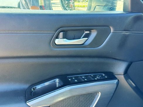 Used 2024 Nissan Pathfinder SL w/ Cargo Package image 17