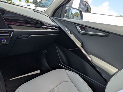 Certified 2023 Kia Niro EX FWD image 14