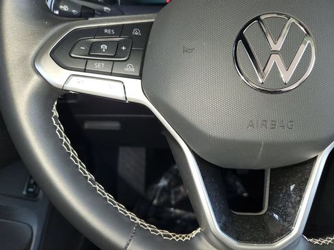 Used 2026 Volkswagen Tiguan SE AWD/4WD image 24