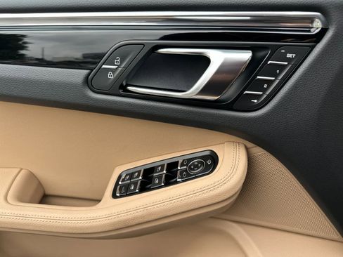 New 2026 Porsche Macan image 12