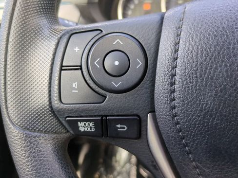 Used 2015 Toyota Corolla LE image 22