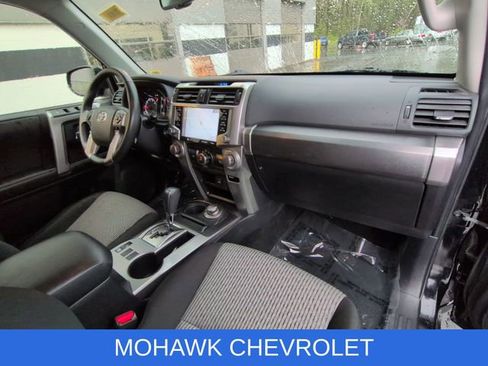 Used 2022 Toyota 4Runner SR5 AWD/4WD image 29