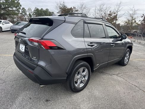 Used 2022 Toyota RAV4 LE image 7