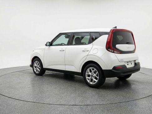 Used 2025 Kia Soul LX w/ LX Technology Package image 6