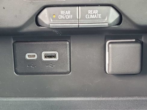 Used 2022 Chevrolet Tahoe LS RWD image 14