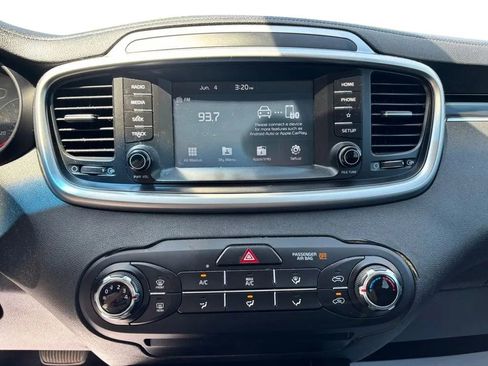 Used 2019 Kia Sorento AWD image 14