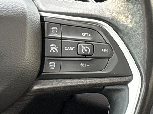 Used 2022 Jeep Grand Cherokee L Limited AWD/4WD image 24
